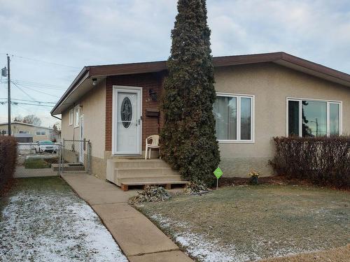 9026 58 St Nw, Edmonton, AB 