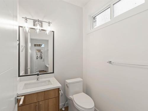 11331 103 Street, Edmonton, AB - Indoor Photo Showing Bathroom