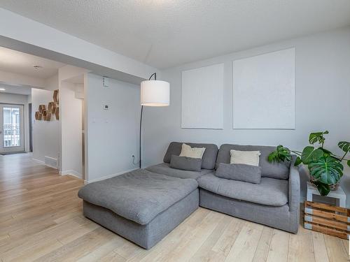 29 1110 Daniels Link, Edmonton, AB - Indoor Photo Showing Living Room