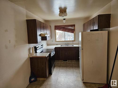 4615 35 Avenue, Edmonton, AB - Indoor Photo Showing Kitchen