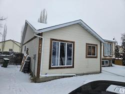 4615 35 AV NW  Edmonton, AB T6L 3P8