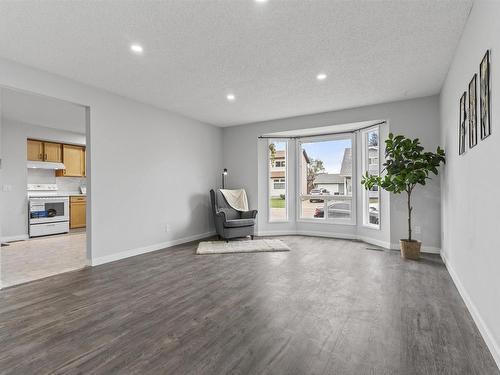 4424 33A Avenue, Edmonton, AB - Indoor Photo Showing Living Room