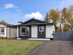 4424 33A AV NW  Edmonton, AB T6L 4X3