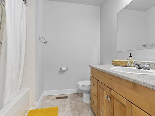 4424 33A Avenue, Edmonton, AB - Indoor Photo Showing Bathroom