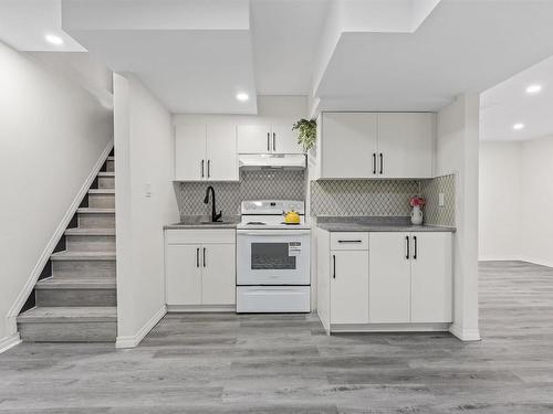 4424 33A Avenue, Edmonton, AB - Indoor Photo Showing Kitchen