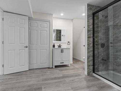 4424 33A Avenue, Edmonton, AB - Indoor Photo Showing Bathroom