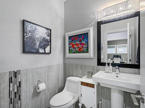 3366 Chickadee Drive, Edmonton, AB - Indoor Photo Showing Bathroom