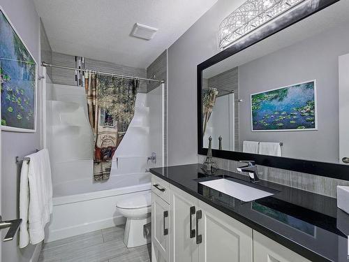 3366 Chickadee Drive, Edmonton, AB - Indoor Photo Showing Bathroom