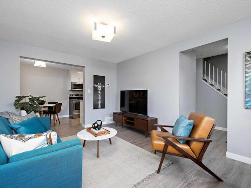 15G Callingwood Court, Edmonton, AB - Indoor Photo Showing Living Room