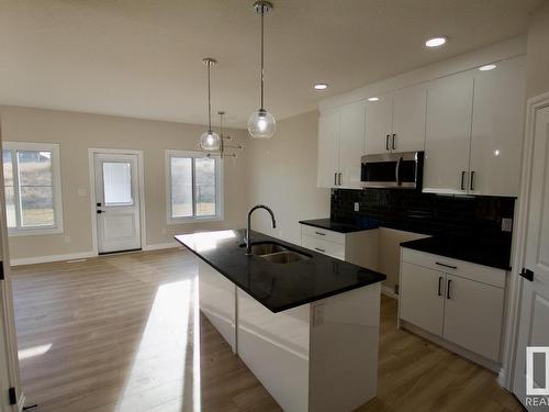 Upper 8835 Carson Way, Edmonton, AB - Indoor Photo Showing Kitchen With Double Sink With Upgraded Kitchen