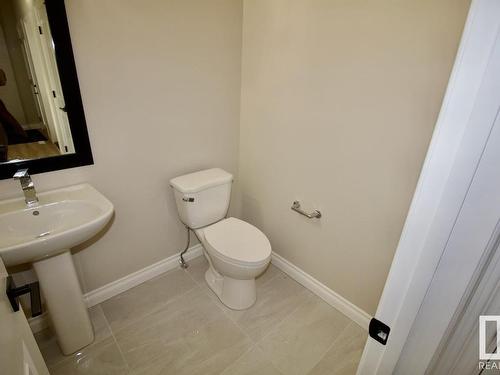 Upper 8835 Carson Way, Edmonton, AB - Indoor Photo Showing Bathroom