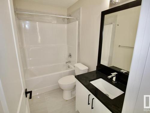 Upper 8835 Carson Way, Edmonton, AB - Indoor Photo Showing Bathroom