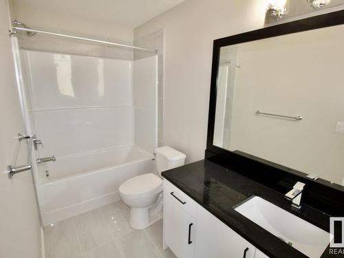 Upper 8835 Carson Way, Edmonton, AB - Indoor Photo Showing Bathroom