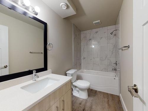 4160 Charles Link, Edmonton, AB - Indoor Photo Showing Bathroom