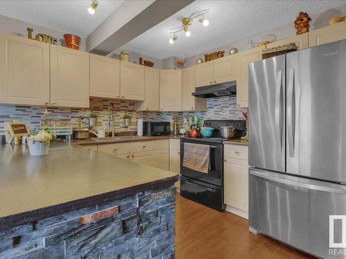 87 Ventura Street, Spruce Grove, AB - Indoor Photo Showing Kitchen With Double Sink