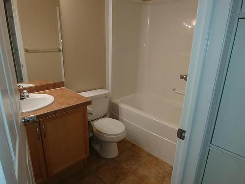 71 2051 Towne Centre Boulevard, Edmonton, AB - Indoor Photo Showing Bathroom