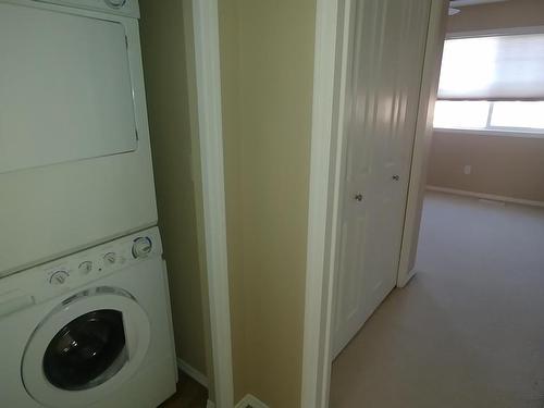 71 2051 Towne Centre Boulevard, Edmonton, AB - Indoor Photo Showing Laundry Room