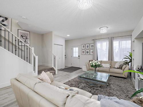 22347 93 Avenue, Edmonton, AB - Indoor Photo Showing Living Room