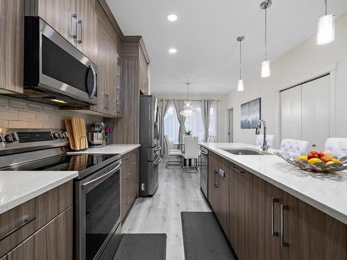 22347 93 Avenue, Edmonton, AB - Indoor Photo Showing Kitchen