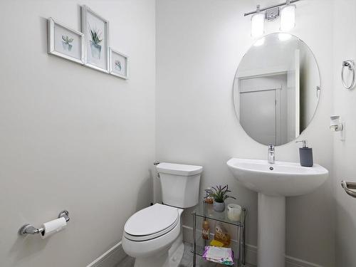 22347 93 Avenue, Edmonton, AB - Indoor Photo Showing Bathroom