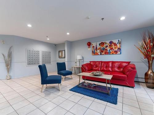 103 11915 106 Avenue, Edmonton, AB - Indoor Photo Showing Living Room