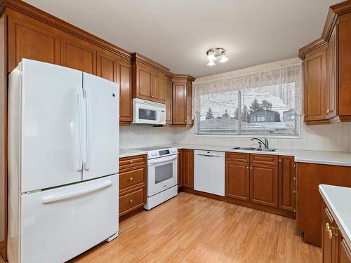 9635 149 Street, Edmonton, AB - Indoor Photo Showing Kitchen