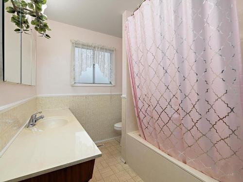 9635 149 Street, Edmonton, AB - Indoor Photo Showing Bathroom