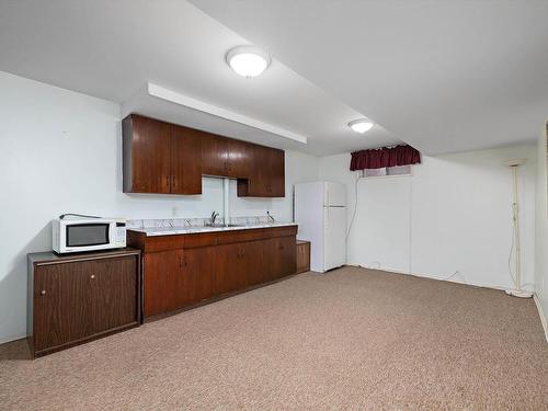 9635 149 Street, Edmonton, AB - Indoor Photo Showing Kitchen