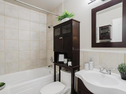 12812 47 Street, Edmonton, AB - Indoor Photo Showing Bathroom