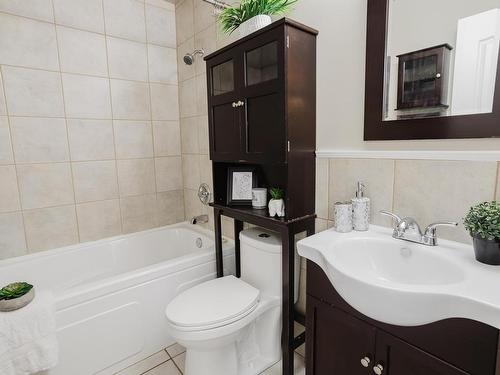 12812 47 Street, Edmonton, AB - Indoor Photo Showing Bathroom