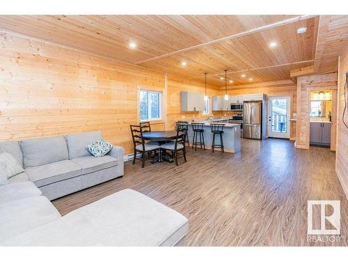 9731 109 Street, Westlock, AB - Indoor Photo Showing Living Room