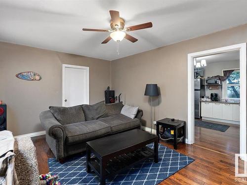 5123 52 Avenue, Tofield, AB - Indoor Photo Showing Living Room