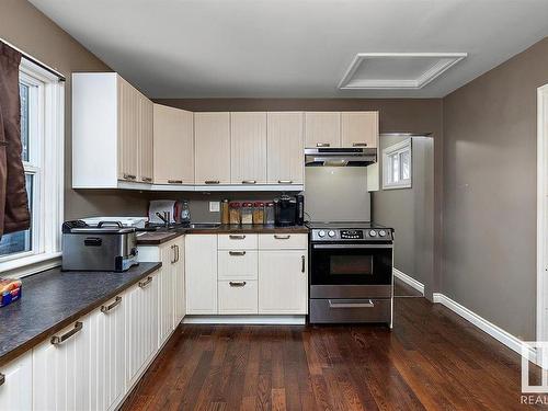 5123 52 Avenue, Tofield, AB - Indoor Photo Showing Kitchen