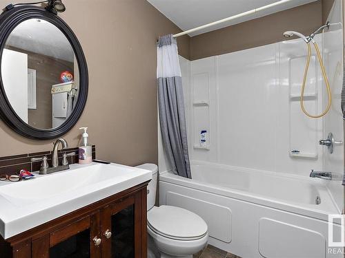 5123 52 Avenue, Tofield, AB - Indoor Photo Showing Bathroom