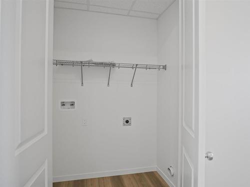 20507 42 Avenue, Edmonton, AB - Indoor With Storage