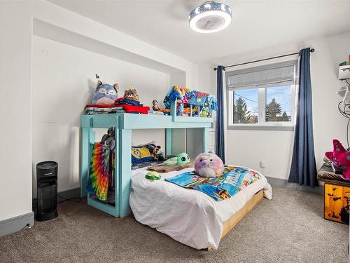 10518 45 Street, Edmonton, AB - Indoor Photo Showing Bedroom