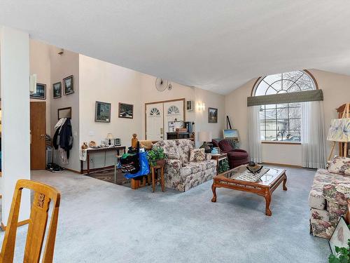 12 J Brown Place, Leduc, AB - Indoor Photo Showing Living Room