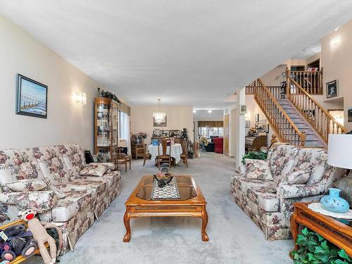 12 J Brown Place, Leduc, AB - Indoor Photo Showing Living Room