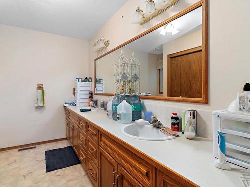 12 J Brown Place, Leduc, AB - Indoor Photo Showing Bathroom