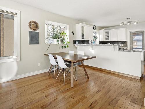 7326 111 Avenue, Edmonton, AB - Indoor Photo Showing Dining Room