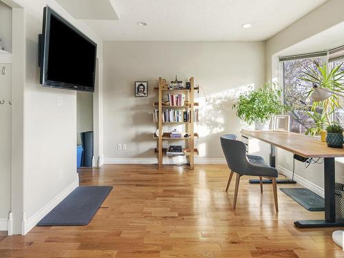 7326 111 Avenue, Edmonton, AB - Indoor Photo Showing Dining Room