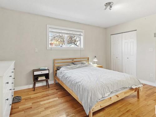 7326 111 Avenue, Edmonton, AB - Indoor Photo Showing Bedroom