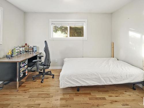 7326 111 Avenue, Edmonton, AB - Indoor Photo Showing Bedroom