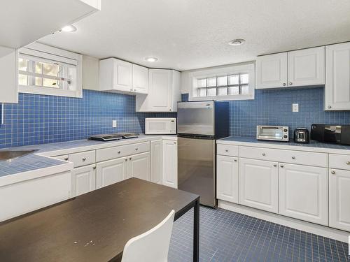 7326 111 Avenue, Edmonton, AB - Indoor Photo Showing Kitchen