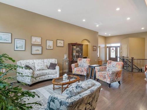 65 Lincoln Green, Spruce Grove, AB - Indoor Photo Showing Living Room