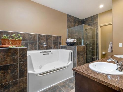 65 Lincoln Green, Spruce Grove, AB - Indoor Photo Showing Bathroom