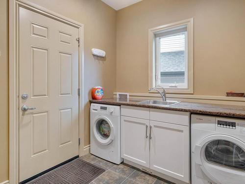 65 Lincoln Green, Spruce Grove, AB - Indoor Photo Showing Laundry Room