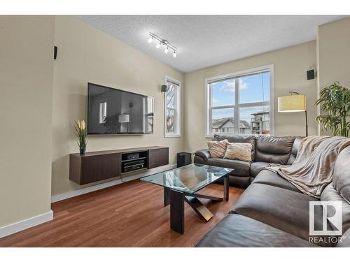 55 655 Watt Boulevard, Edmonton, AB - Indoor Photo Showing Living Room