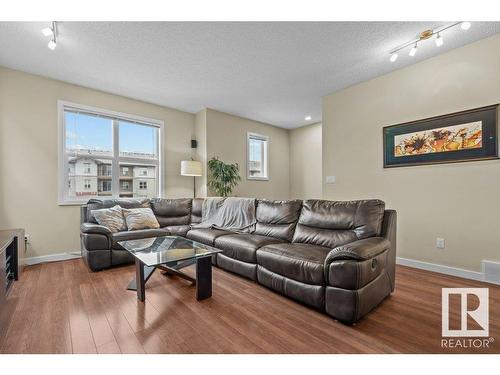 55 655 Watt Boulevard, Edmonton, AB - Indoor Photo Showing Living Room