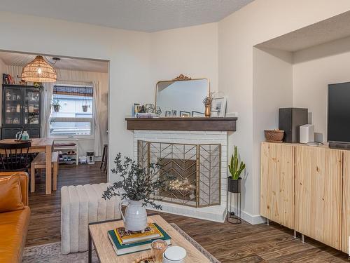 11922 102 Avenue, Edmonton, AB - Indoor Photo Showing Living Room With Fireplace